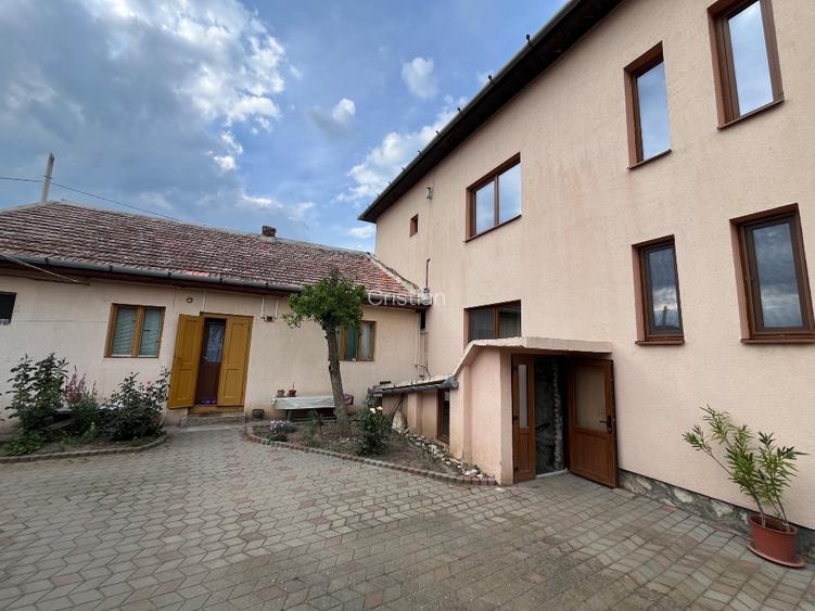 Casă individuală deosebită cu teren de 1.500 mp - construibil - 2