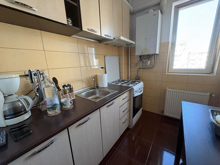 Garsonieră decomandată, centrală proprie, etaj 4/5 – parcare inclusă, zo