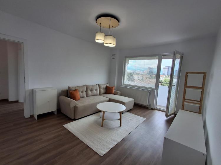Apartament 3 camere zona centrala, complet utilat si mobilat