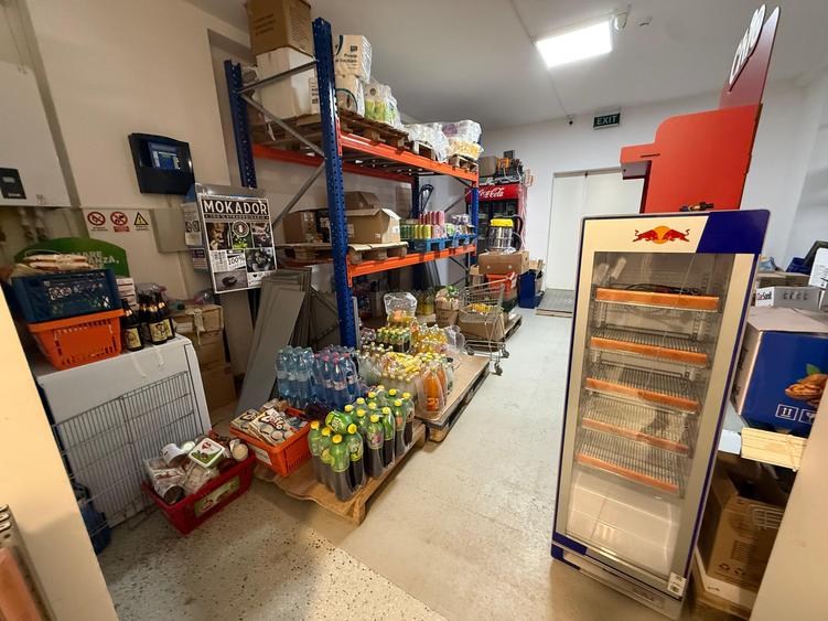 Spațiu Comercial în Bloc Nou | Zona FAR-Centrul de scafandri