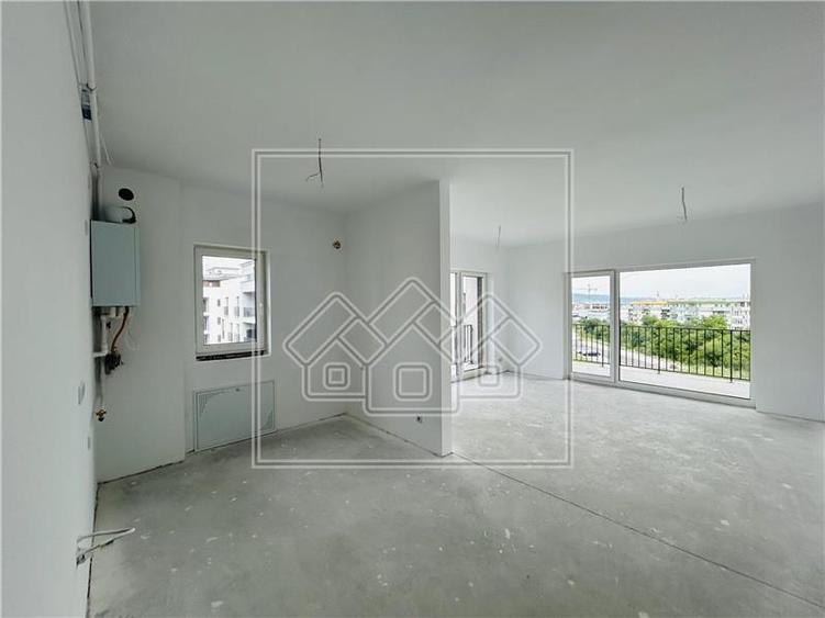 Apartament 3 camere, balcon, bloc nou, lift, boxa la subsol