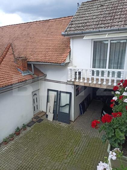 Două Case + 2 Spații Comerciale, 440 mp Utili – pe Str. Libertății!