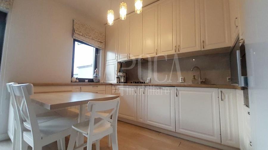 Casa 5 camere de vanzare in Floresti