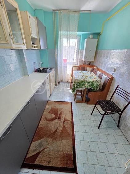Etaj 3! Apartament 3 camere 2 bai 74mp, GARA, balcon, mobila, centrala