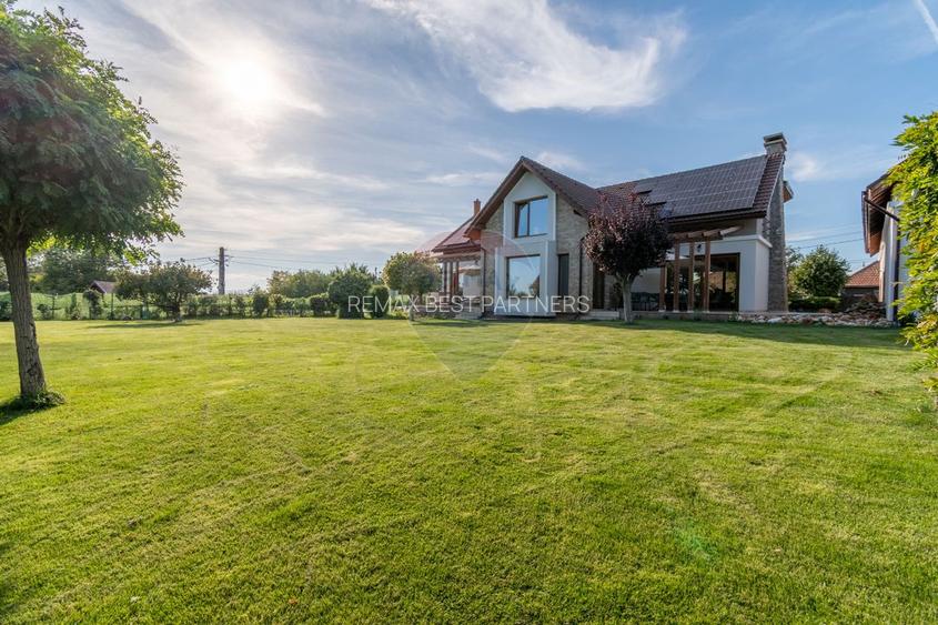 Proprietate exclusivista de vanzare: 2 case | 9 camere | 2000 mp teren - 25