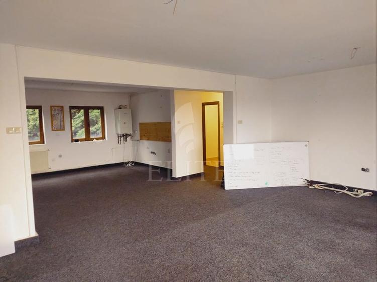Apartament 4 camere în zona Andrei Muresanu