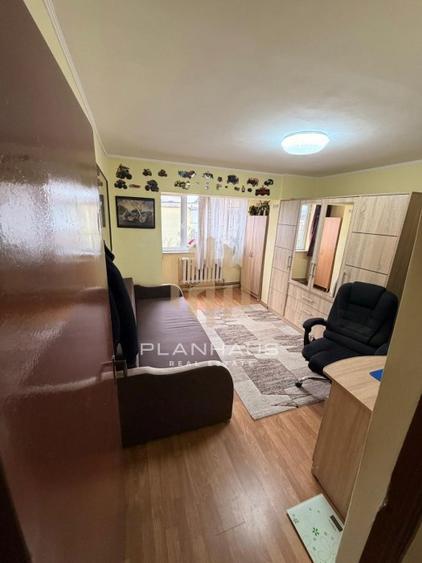 Apartament 2 camere – decomandat, Str. Dobrogei, zona Teren atletism