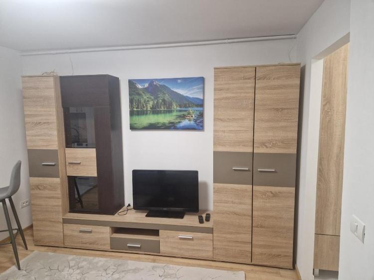 Vand garsoniera renovata