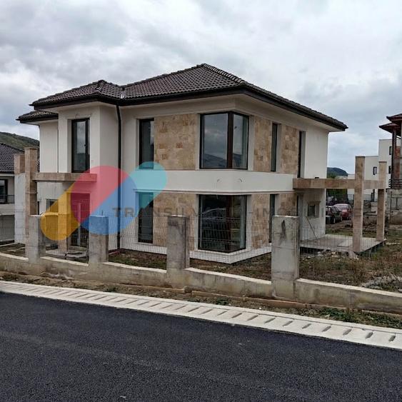 Casa individuala 191 mp cu garaj si terasa, Chinteni