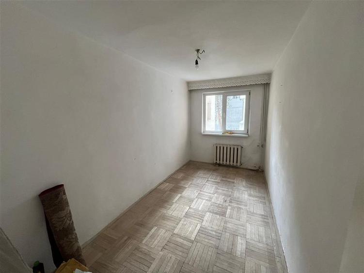 Apartament 4 camere, etaj 1/4, zona Mausoleul Eroilor - Sud