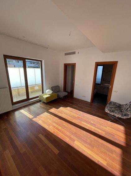 VANZARE 3 CAMERE FLOREASCA LAC