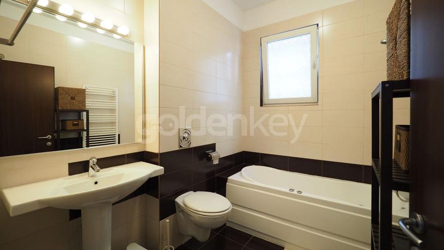 Apartament cu 3 camere mobilat, loc de parcare