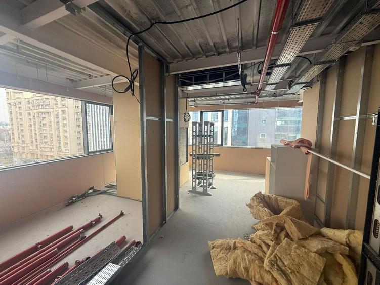 Spațiu de birouri 480 mp –Pta. Victoriei - Neamenajat