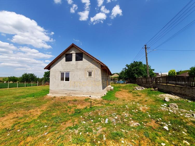 Nazarcea | Casa cu teren de 1000 mp si toate utilitatile la poarta