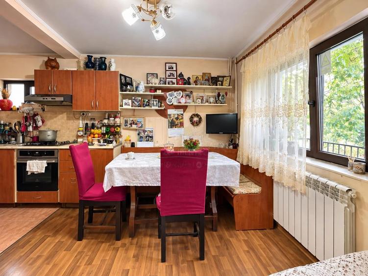 Vilă D+P+M de vânzare Bucium Iași – 186 mp utili, garaj, 2 bucătării, teren 300 mp – 176.000 €