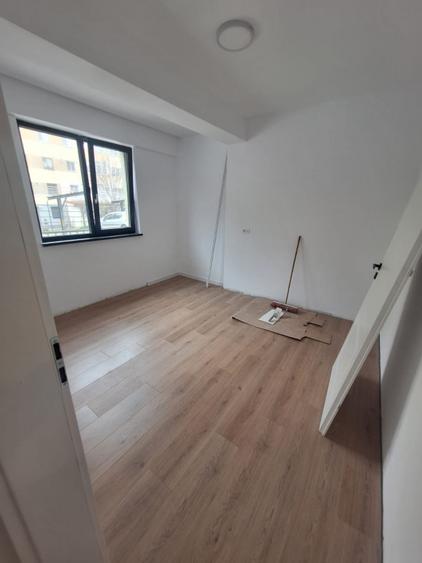 Tomis III , spatii IDEAL BIROURI, 2 camere, curte, constructie 2023