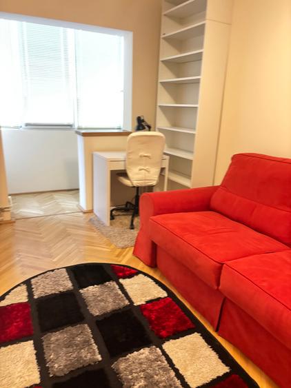 Închiriez apartament cu trei camere în Complex