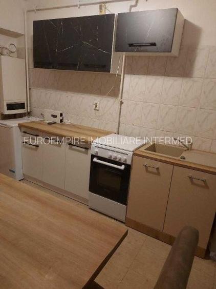 Apartament cu 3 camere de închiriat, zona Dacia - 7
