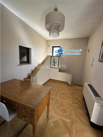 Vila stil florentin pe malul lacului,teren4500mp iesire la lac de 17ml