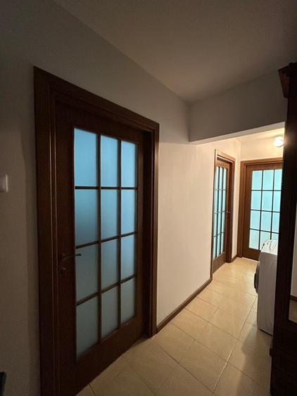 Apartament 3 camere, complet renovat, prima inchiriere.