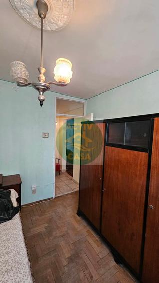 Apartament 4 camere, etaj 1, centru