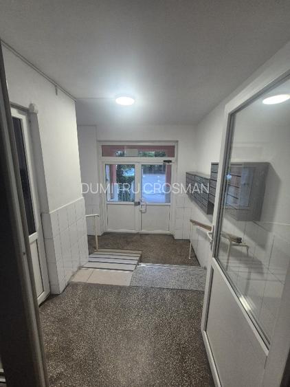 VAND APARTAMENT 3 CAMERE DECOMANDAT - 9