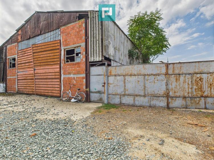 Teren de 1440 mp cu hală în Munar