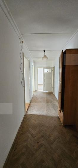 Casa cu 2 apartamente de 3 camere in centru