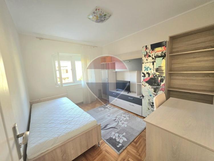 De închiriat apartament cu 3 camere Strada Aluminei Rogerius