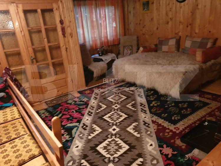 Cabana de vanzare, cu 4 camere, 100 mp, zona Piatra Fantanele