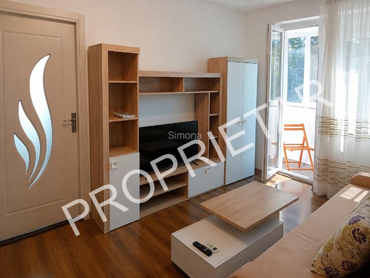 Proprietar vând apartament 2 camere ultracentral Parc 1 Decembrie 2 balcoane, AC - 12