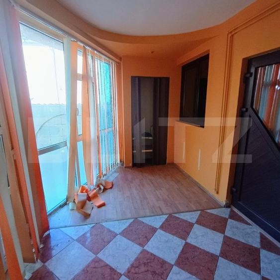 Casa cu 6 camere si garaj pretabil afacere zona Malu Rosu