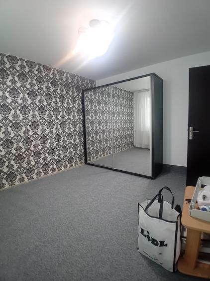 Ap 3 camere Decomandat 65mp etaj 1 din 4 / Parcare