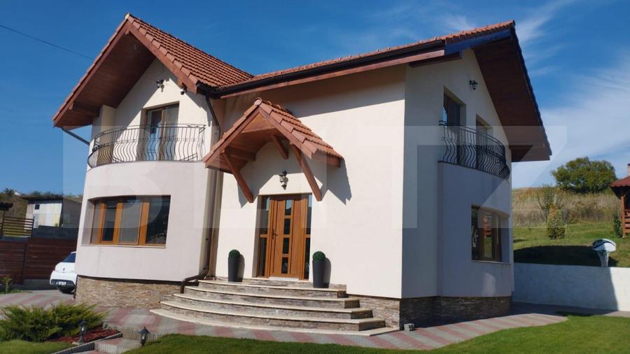 Casa moderna ultrafinisata, la intrare in Chinteni!