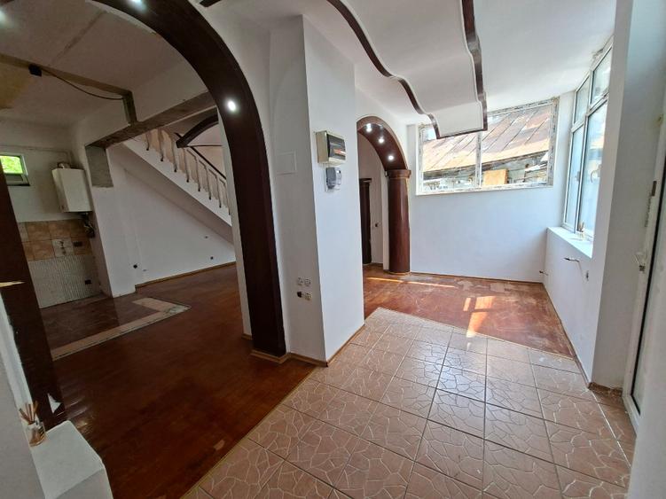 Piata Unirii, Calea Calarasilor, Hala Traian, PROPRIETAR, vand casa P+M, 4 cam.