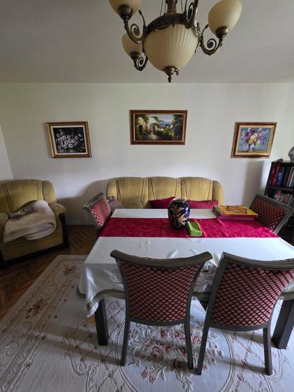 Scoala 30 - apartament cu 4 camere, decomandat