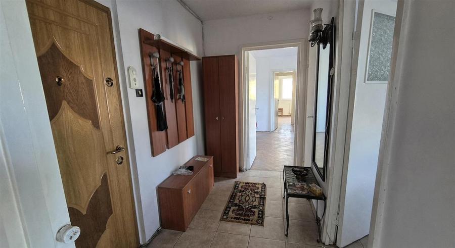 Apartament 3 camere, 2 balcoane si debara-zona Astra