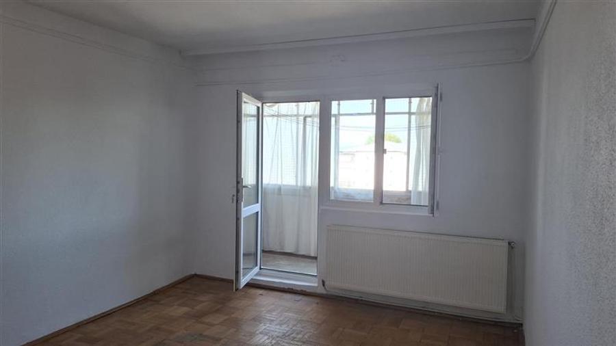 Apartament 2 camere, hol patrat, et 3, str Mare a Unirii