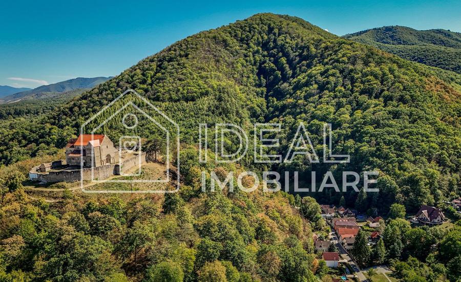 Casă individuală cu 5 camere și curte proprie - în Cisnădioara