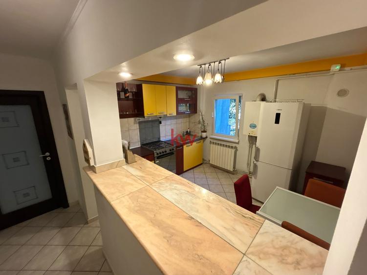 Apartament cu 2 camere decomandat in CUG, pe aleea T. Neculai!