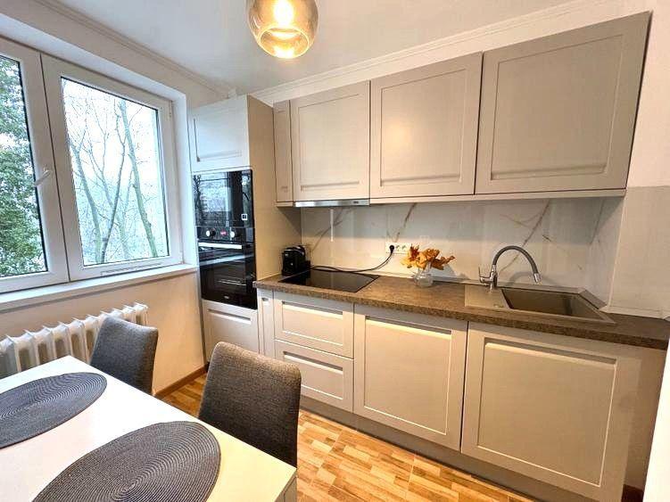 🏡 ]nchiriez Apartament cu 3 camere, 68 mp, parcare inclusă, Titan