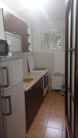 Proprietar inchiriez garsoniera str Lotrioara sector 3