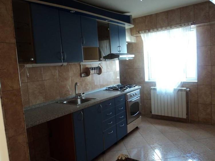 3 camere Unirii - Camera de Comert pretabil locuinta sau birou.