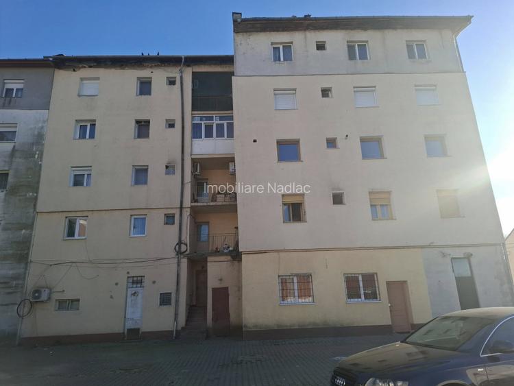 2 apartamente pe acelasi etaj cu garaj  in Nadlac - 17