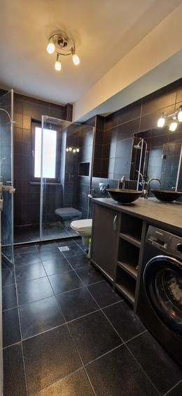 Apartament 2 camere, 55 mp, etaj 1, bloc nou, parcare privată, zona Palas
