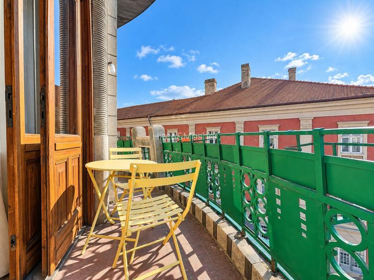 Apartament în Piața Libertății | Clădire istorică, balcon cu vedere spre piață - 21