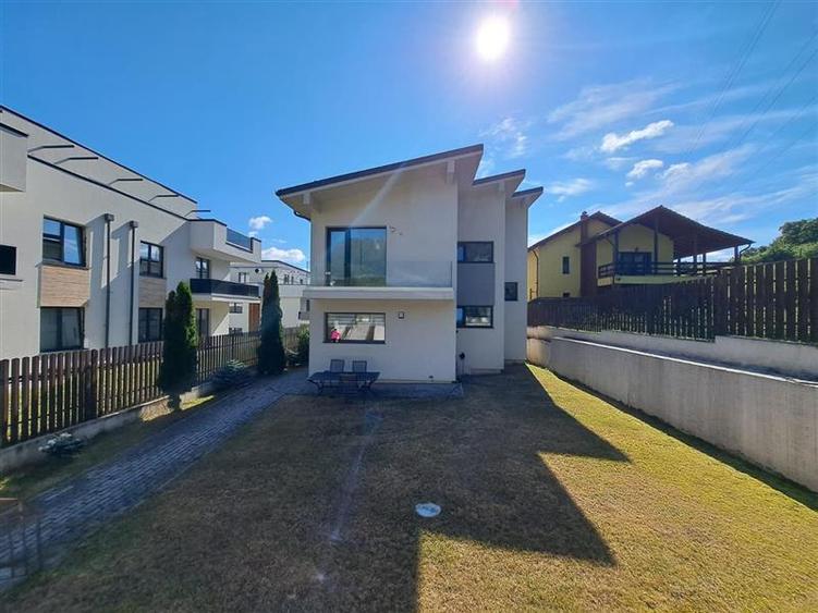 Casa tip duplex, P+E, situata in zona strazii Campului!