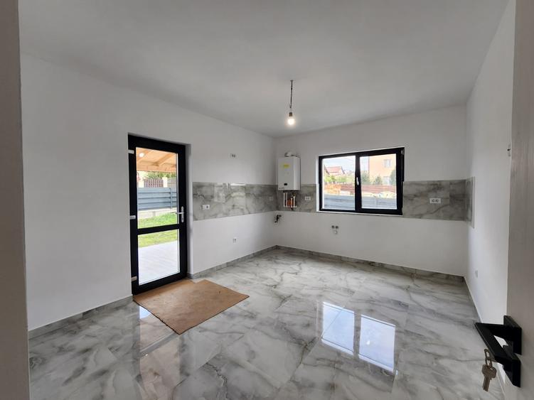 CASA SEMI-SINGLE, 4 CAMERE, 2 BAI, MAGAZIE, 116 MP UTILI, VALEA ADANCA