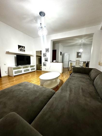 Vilă zona Budapesta: 2 apartamente spațioase, open-space, parcare inclusă