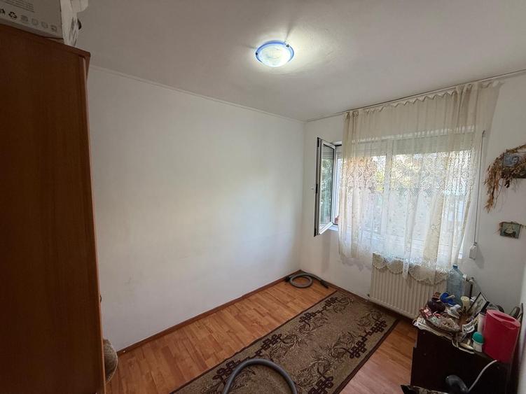 Ap 3 camere - decomandat - Campina - strada Milcovului